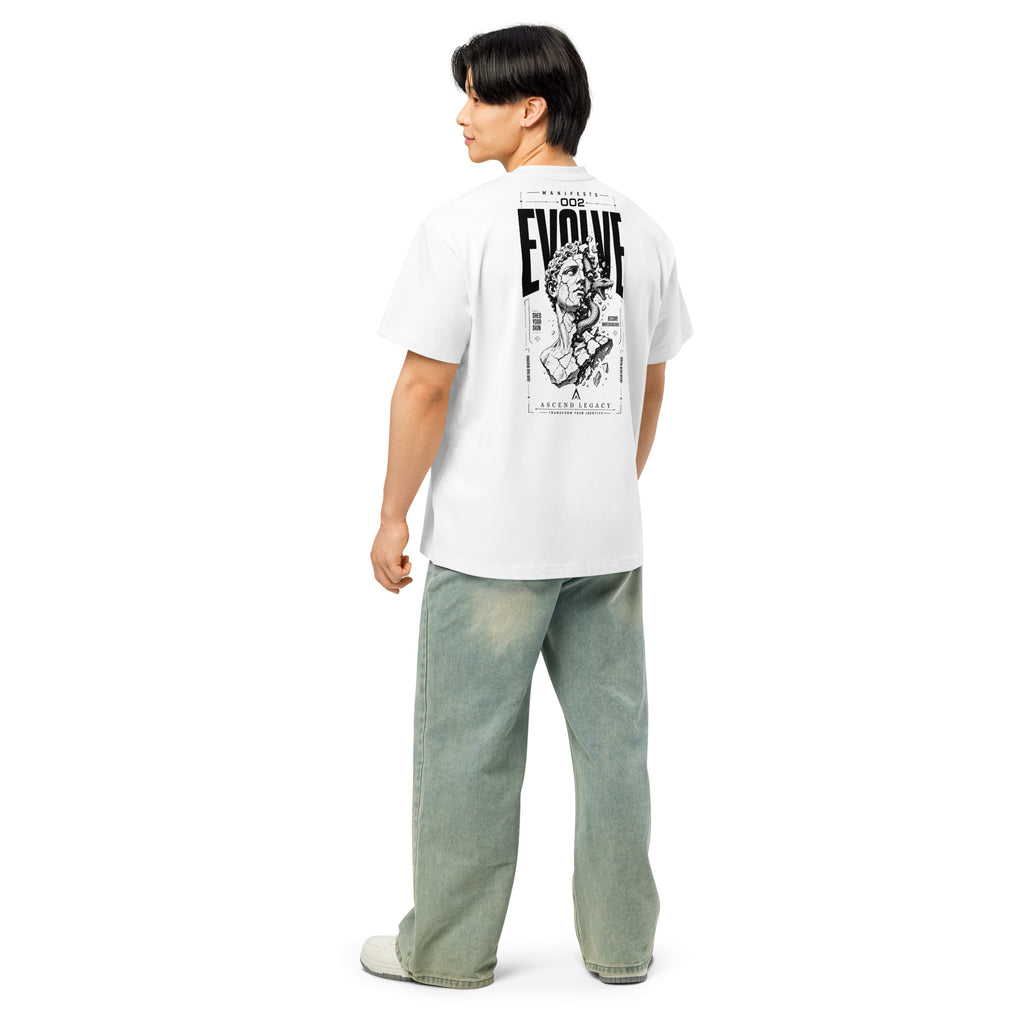 Camiseta boxy Ascend Legacy MANIFESTO 002 EVOLVE para hombre, vista trasera con diseño gráfico modelo.
