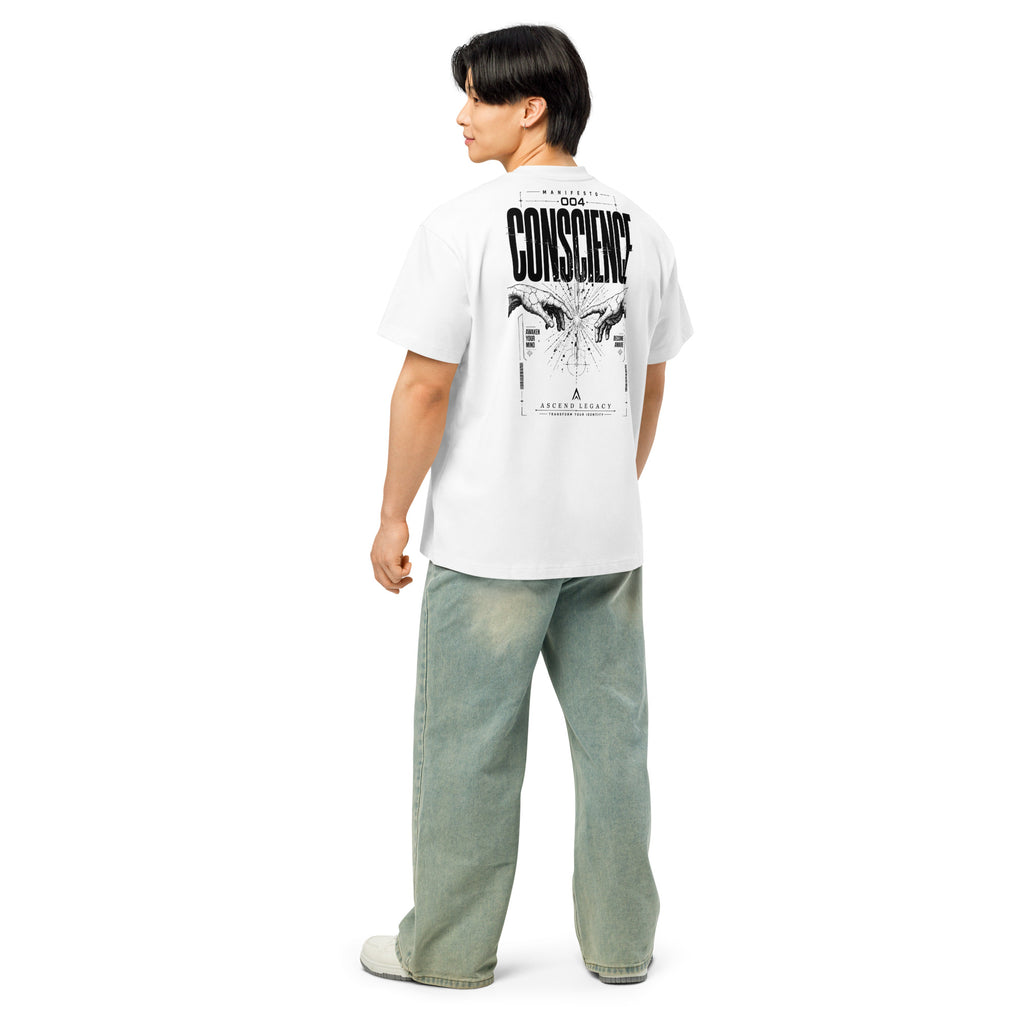 Camiseta boxy Ascend Legacy MANIFESTO 004 CONSCIENCE para hombre, vista trasera modelo.