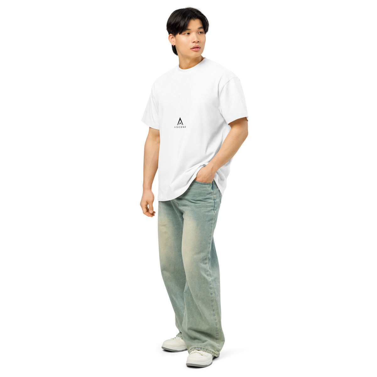 Camiseta boxy Ascend Legacy MANIFESTO 009 RESILIENCE para hombre, vista frontal modelo.